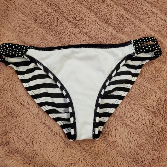 Super cute bikini bottom - Picture 5 of 8